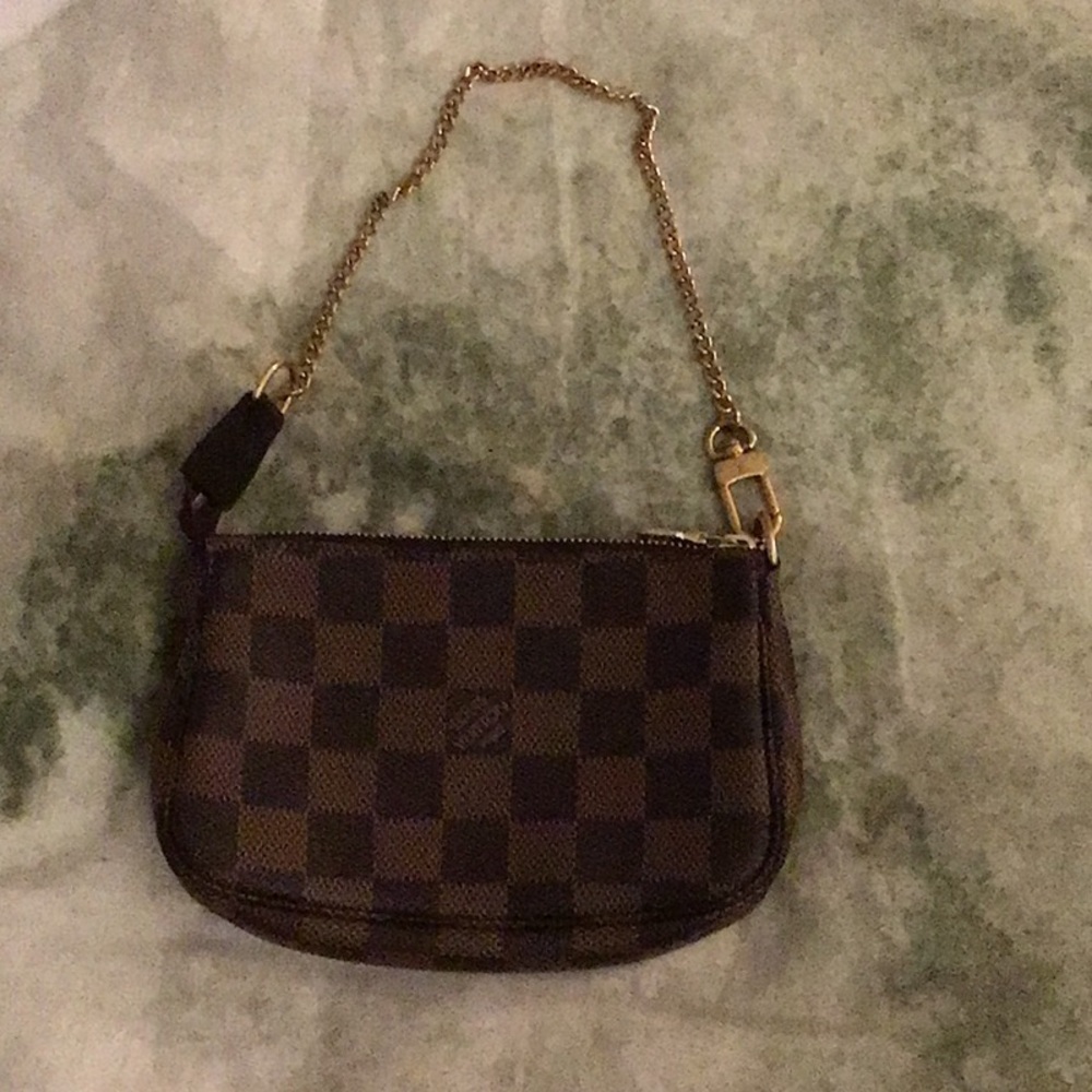 I am selling a LV bag!
